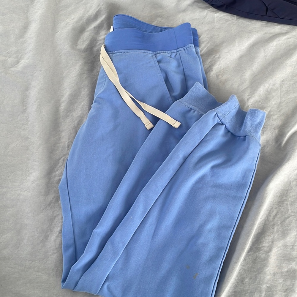 Ceil blue FIGS scrub set size S